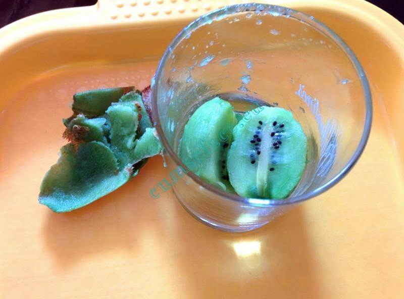Cum sa cureti un kiwi sau mango rapid si fara sa faci risipa de fruct